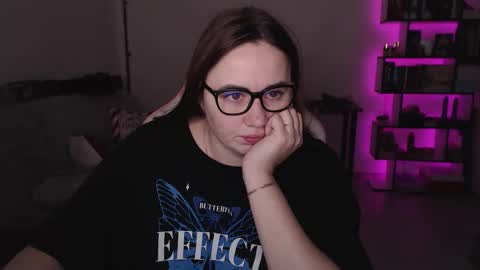 Snapshot of mari_moore7 chatting on December 14, 5:35 am mari moore online show from December 14, 5:35 am