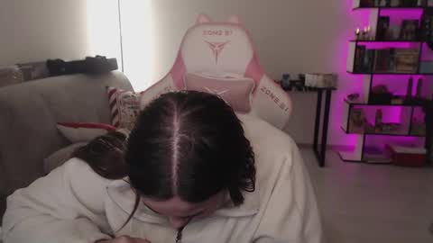 Snapshot of mari_moore7 chatting on December 14, 5:40 pm mari moore online show from December 14, 5:40 pm