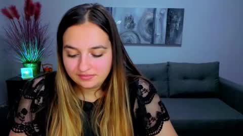 Snapshot of maria_bond chatting on November 17, 8:31 am Maria online show from November 17, 8:31 am