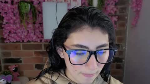 Snapshot of mariagh_ chatting on May 2, 7:30 pm Maria online show from May 2, 7:30 pm