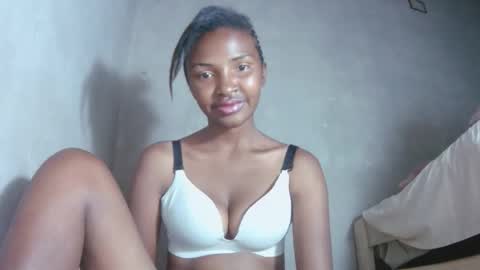 Snapshot of mariah586 chatting on October 16, 9:38 pm Maria online show from October 16, 9:38 pm