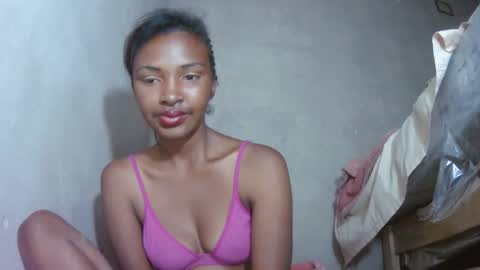 Snapshot of mariah586 chatting on October 17, 11:51 pm Maria online show from October 17, 11:51 pm