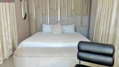 MARIA HERRERA  online show from December 15, 7:29 pm