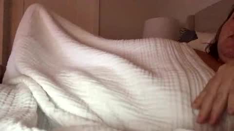 mariana199410 online show from December 2, 5:35 am