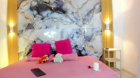 mariana_16_ online show from February 9, 1:59 pm