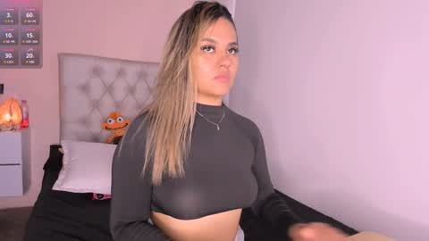 Snapshot of mariana__roe chatting on December 27, 5:48 pm Mariana Roe online show from December 27, 5:48 pm