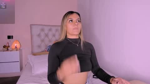 Snapshot of mariana__roe chatting on February 28, 6:32 am Mariana Roe online show from February 28, 6:32 am