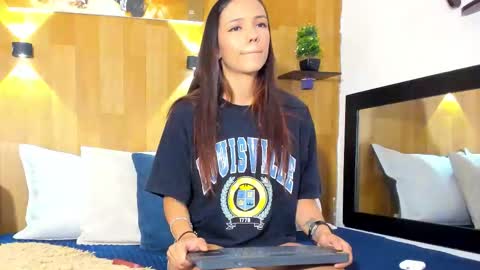 Snapshot of mariana_aangel chatting on October 13, 1:22 pm Mariana Angel online show from October 13, 1:22 pm