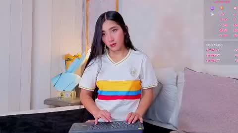 Snapshot of mariana_kalo chatting on June 23, 11:19 am Mariana online show from June 23, 11:19 am