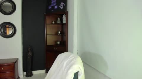 Snapshot of mariana_owen chatting on December 11, 11:00 pm online show from December 11, 11:00 pm