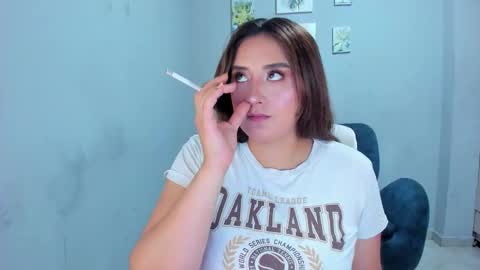 Snapshot of mariana_owen chatting on October 18, 10:43 pm online show from October 18, 10:43 pm