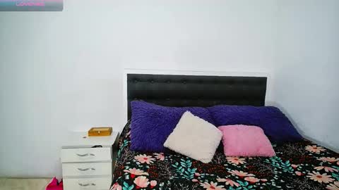 mariana_sara online show from November 7, 11:27 pm