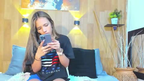 Mariana Angel online show from March 2, 4:25 pm