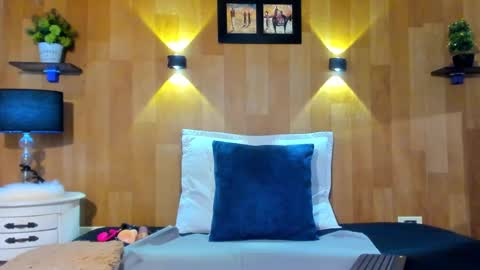 Mariana Angel online show from December 23, 7:30 pm