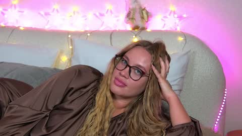 Snapshot of marianeumann chatting on December 25, 12:37 pm Maria online show from December 25, 12:37 pm