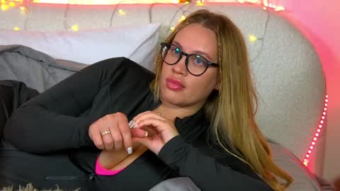 Snapshot of marianeumann chatting on January 11, 10:07 pm Maria online show from January 11, 10:07 pm