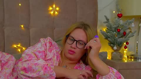 Snapshot of marianeumann chatting on January 13, 12:30 am Maria online show from January 13, 12:30 am