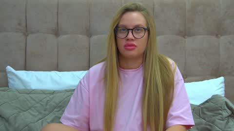 Snapshot of marianeumann chatting on January 18, 7:04 pm Maria online show from January 18, 7:04 pm