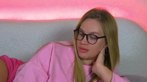 Snapshot of marianeumann chatting on January 26, 1:20 am Maria online show from January 26, 1:20 am