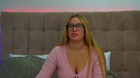 Snapshot of marianeumann chatting on February 4, 6:46 am Maria online show from February 4, 6:46 am