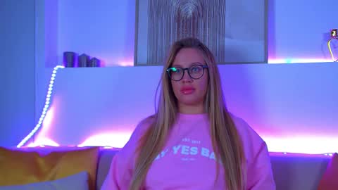 Snapshot of marianeumann chatting on February 9, 6:26 pm Maria online show from February 9, 6:26 pm