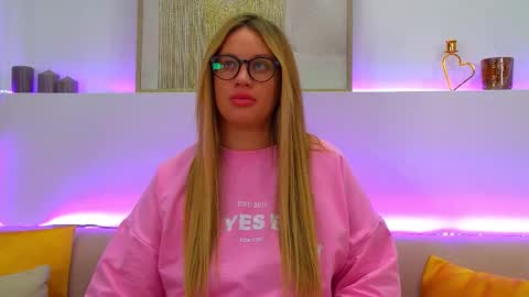 Snapshot of marianeumann chatting on February 9, 9:28 pm Maria online show from February 9, 9:28 pm