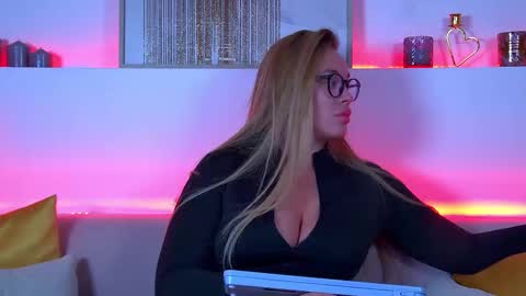 Snapshot of marianeumann chatting on February 12, 6:40 am Maria online show from February 12, 6:40 am