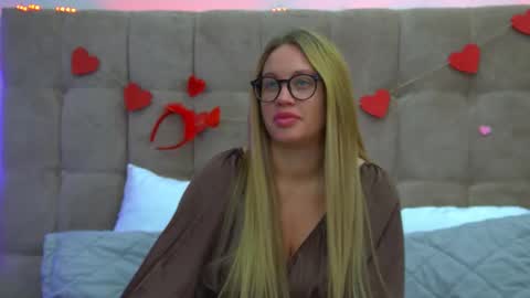 Snapshot of marianeumann chatting on February 18, 6:37 am Maria online show from February 18, 6:37 am