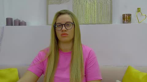 Snapshot of marianeumann chatting on February 25, 7:31 am Maria online show from February 25, 7:31 am