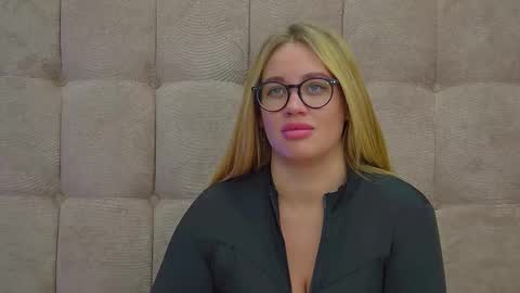 Snapshot of marianeumann chatting on February 28, 9:33 pm Maria online show from February 28, 9:33 pm