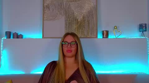 Snapshot of marianeumann chatting on March 1, 6:54 pm Maria online show from March 1, 6:54 pm