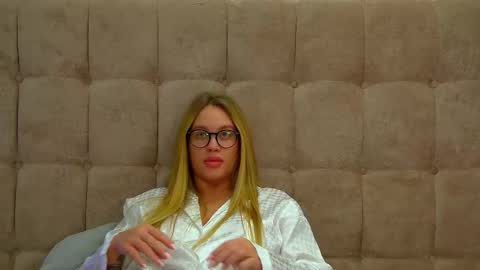 Snapshot of marianeumann chatting on March 6, 4:28 pm Maria online show from March 6, 4:28 pm