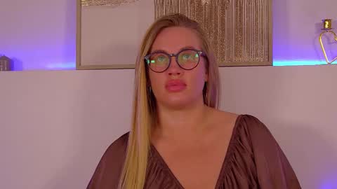 Snapshot of marianeumann chatting on March 12, 4:13 pm Maria online show from March 12, 4:13 pm