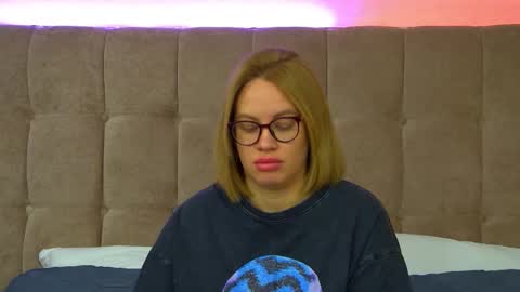 Snapshot of marianeumann chatting on September 19, 6:15 am Maria online show from September 19, 6:15 am