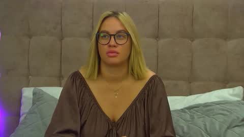 Snapshot of marianeumann chatting on November 20, 7:08 am Maria online show from November 20, 7:08 am