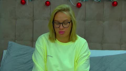 Snapshot of marianeumann chatting on December 18, 6:41 am Maria online show from December 18, 6:41 am