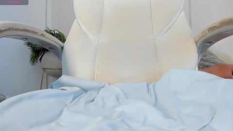 Maria Pettit online show from February 25, 12:24 pm