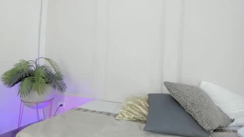 Snapshot of mariapettit chatting on December 23, 10:24 am Maria Pettit online show from December 23, 10:24 am