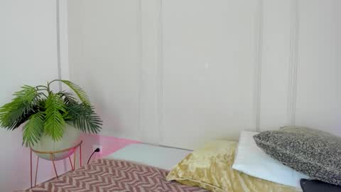 Snapshot of mariapettit chatting on January 10, 11:45 am Maria Pettit online show from January 10, 11:45 am