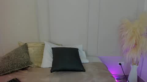 Snapshot of mariapettit chatting on January 15, 10:31 am Maria Pettit online show from January 15, 10:31 am