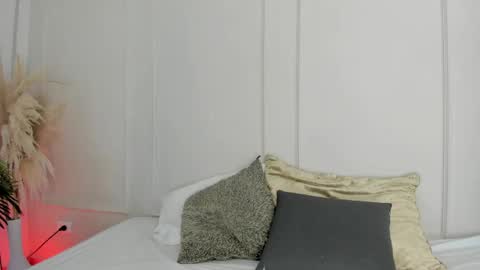 Maria Pettit online show from April 8, 12:27 pm