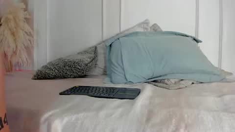 Snapshot of mariapettit chatting on July 8, 3:00 am Maria Pettit online show from July 8, 3:00 am