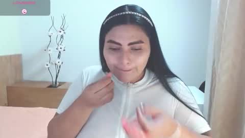 Snapshot of mariavex chatting on December 15, 8:46 pm mariavex online show from December 15, 8:46 pm