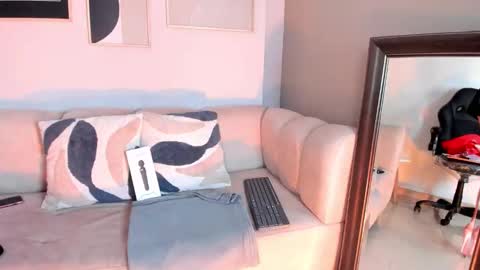 Snapshot of marie_bass chatting on January 7, 1:02 pm marie_bass online show from January 7, 1:02 pm