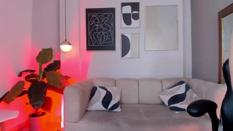 Snapshot of marie_bass chatting on February 18, 12:56 pm marie_bass online show from February 18, 12:56 pm