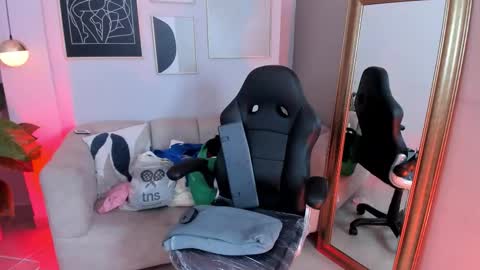 Snapshot of marie_bass chatting on February 20, 1:11 pm marie_bass online show from February 20, 1:11 pm