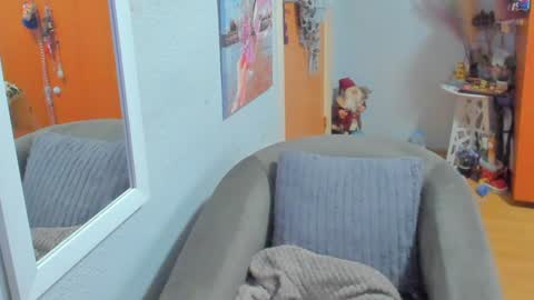 Snapshot of marie_marie03 chatting on January 4, 12:05 pm Marie   online show from January 4, 12:05 pm