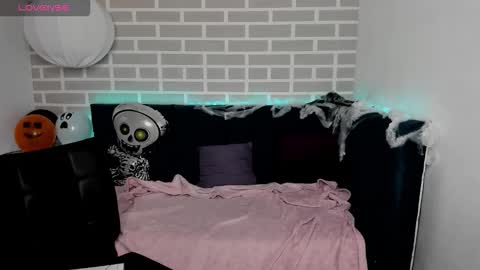 Mary 3 online show from October 26, 1:55 am