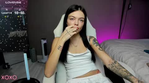 Snapshot of mariella__adams chatting on October 17, 1:25 pm Maria  online show from October 17, 1:25 pm