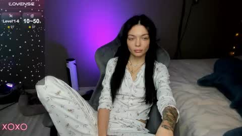 Snapshot of mariella__adams chatting on December 21, 1:57 am Maria online show from December 21, 1:57 am